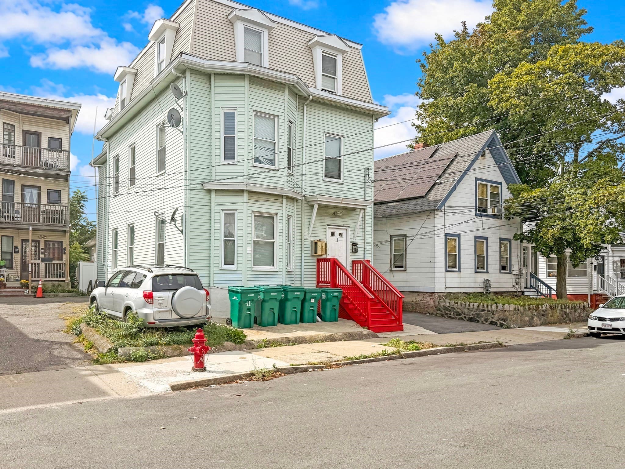 11 Sachem St, Lynn MA 01902