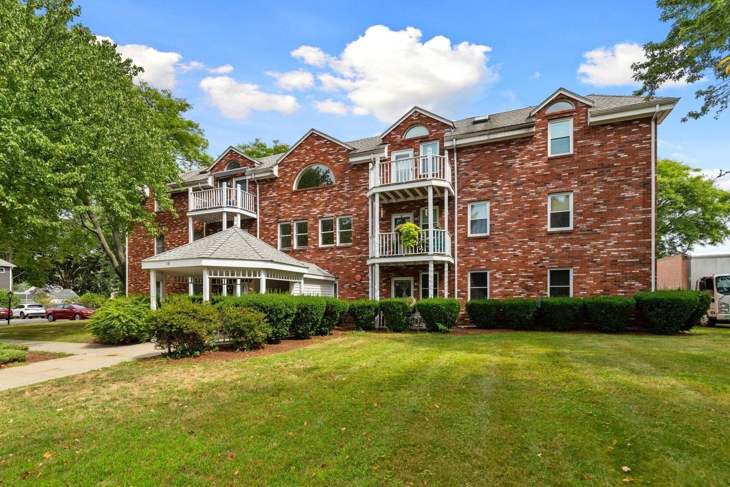 19 Paris St # 203, Medford MA 02155