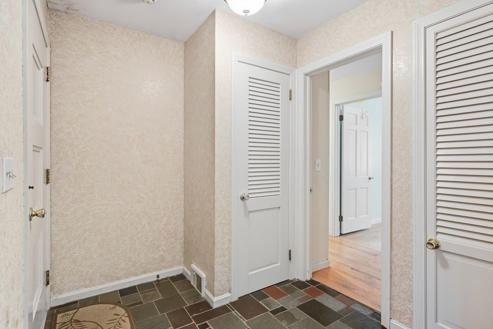 Single Family Residence at 185 Redfern Dr, Longmeadow MA 01106, Longmeadow, photo 3 of 35