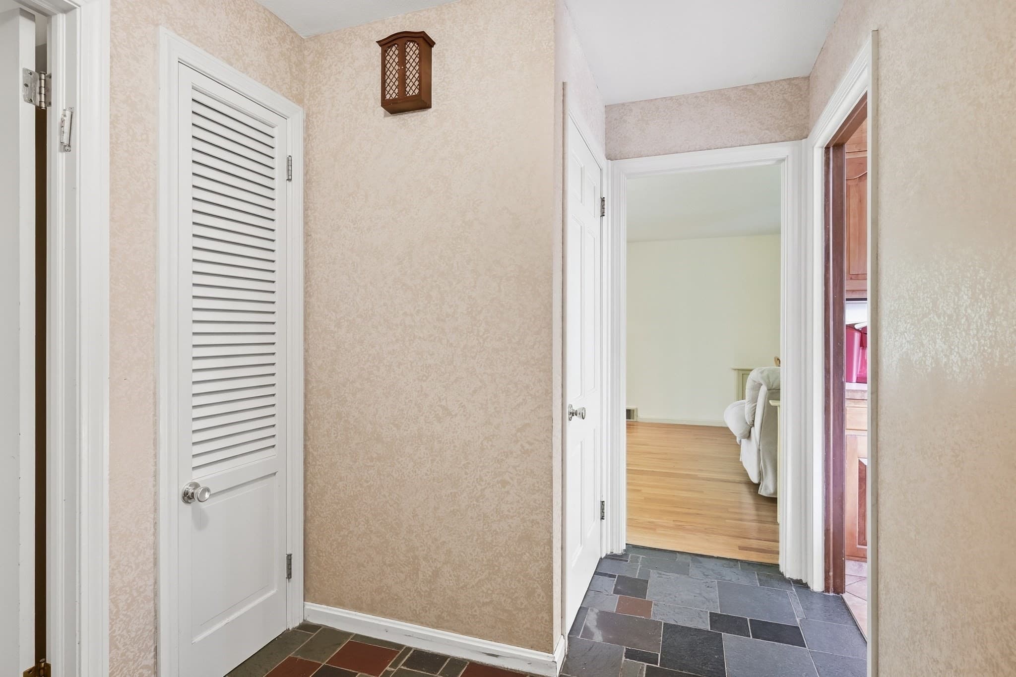 Single Family Residence at 185 Redfern Dr, Longmeadow MA 01106, Longmeadow, photo 4 of 35