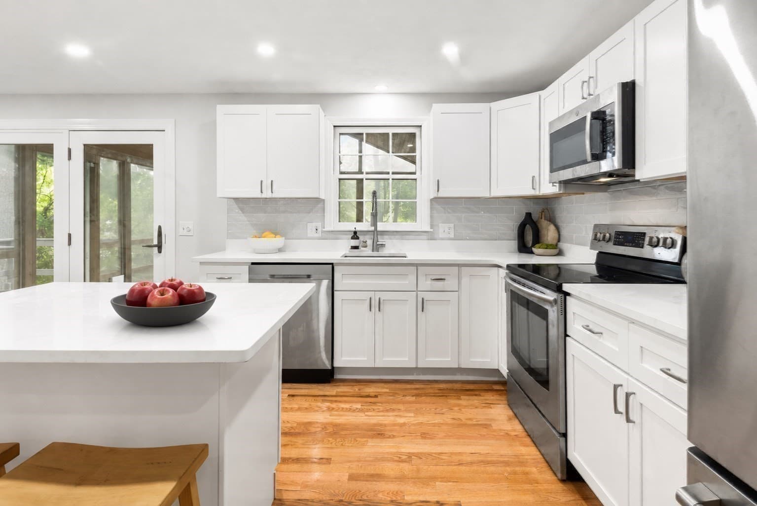 Single Family Residence at 10 Jason Cir, North Attleboro MA 02760, North Attleboro, photo 6 of 21