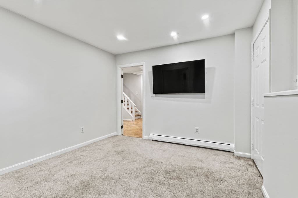 Single Family Residence at 10 Jason Cir, North Attleboro MA 02760, North Attleboro, photo 13 of 21