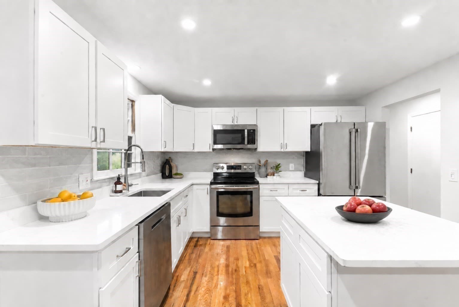 Single Family Residence at 10 Jason Cir, North Attleboro MA 02760, North Attleboro, photo 5 of 21