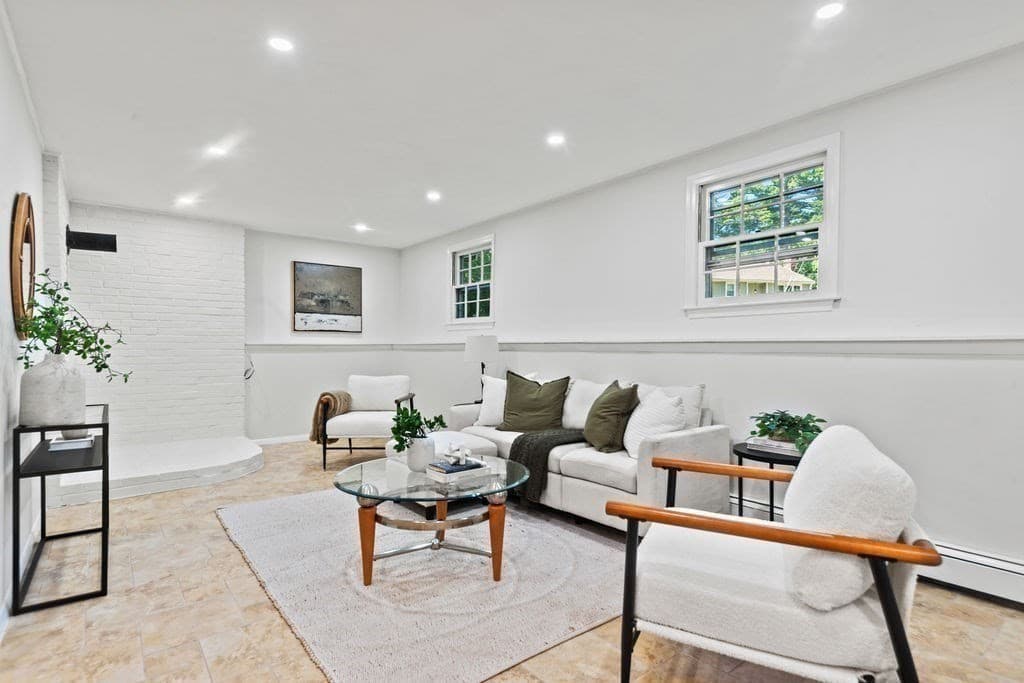 Single Family Residence at 10 Jason Cir, North Attleboro MA 02760, North Attleboro, photo 15 of 21