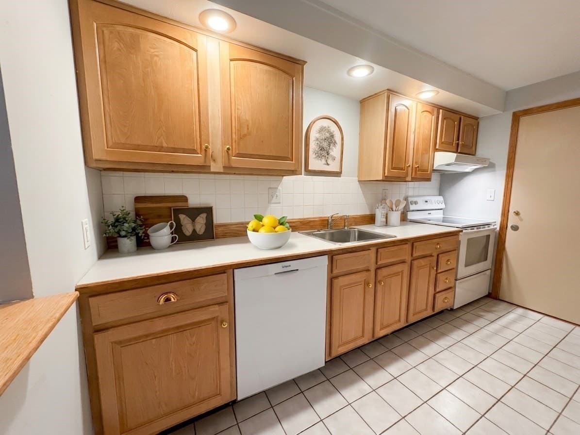 Condominium at 276 Albion # 5, Wakefield MA 01880, Wakefield, photo 3 of 9