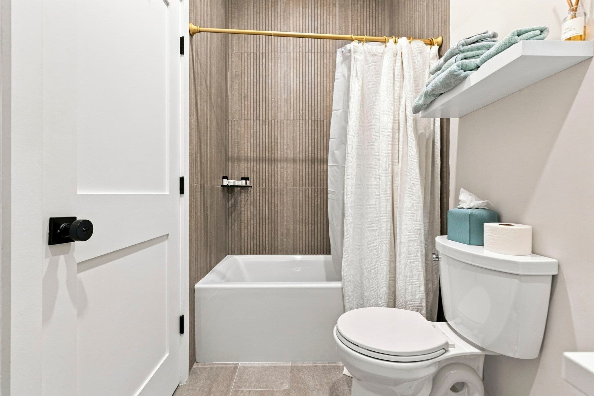 Condominium at 531 Main St # 2002, Reading MA 01867, Reading, photo 10 of 26