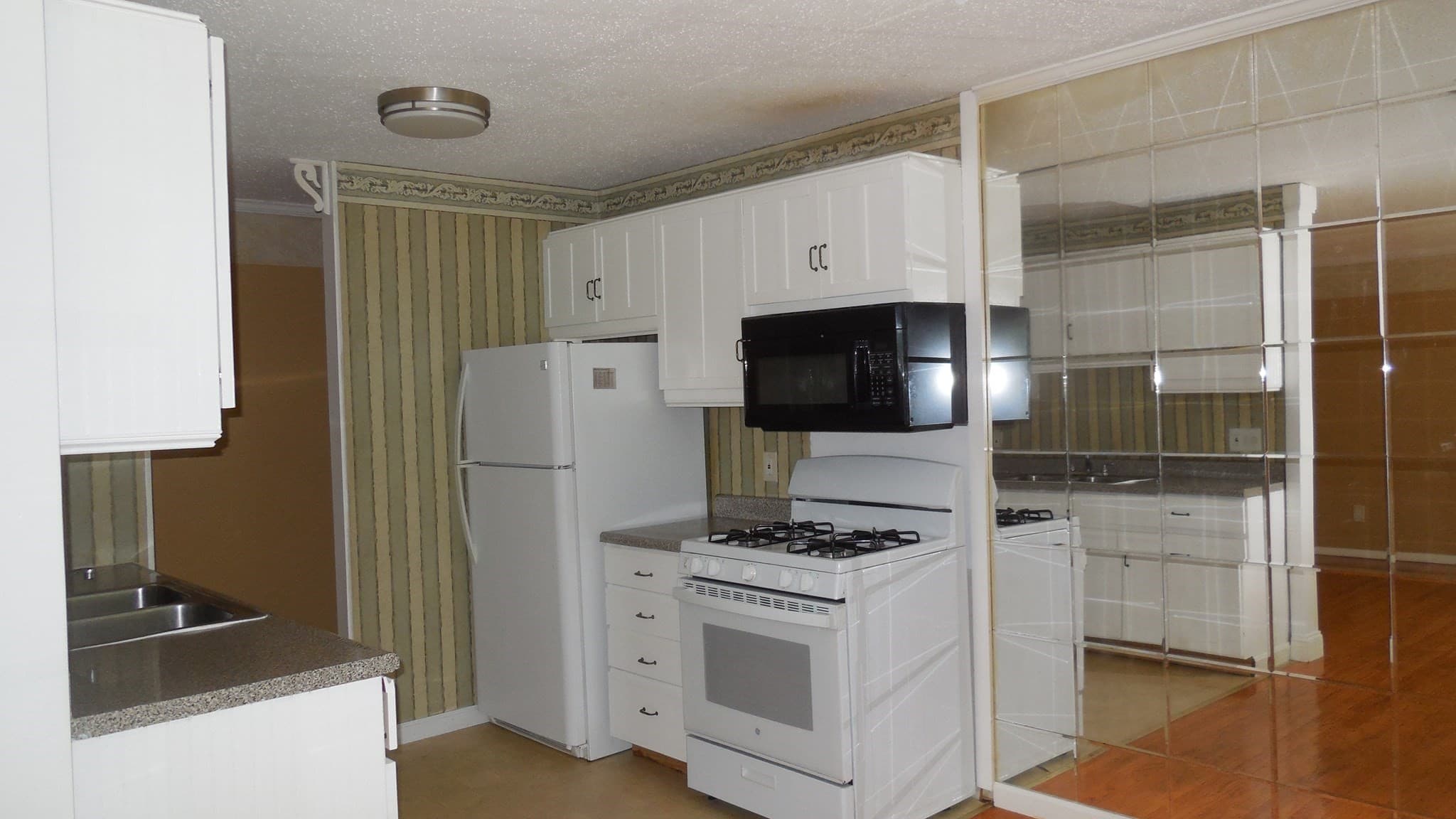 Condominium at 261 Regency Park Dr # 261, Agawam MA 01001, Agawam, photo 3 of 13