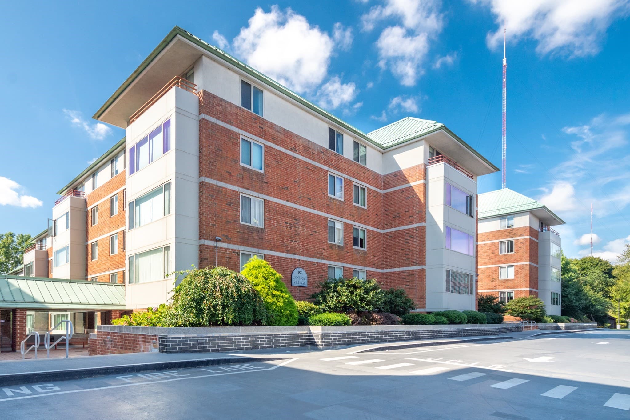 Condominium at 183 Oak Street # 308, Newton MA 02464, Newton, photo 2 of 23