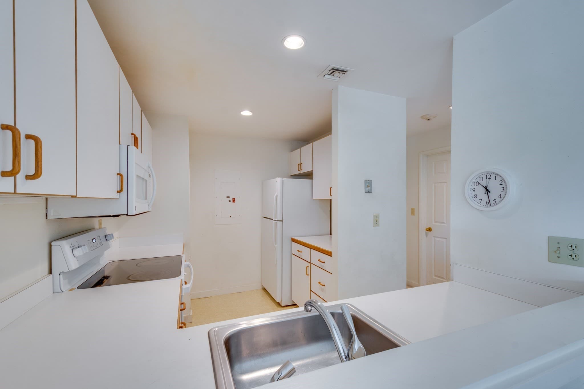 Condominium at 183 Oak Street # 308, Newton MA 02464, Newton, photo 12 of 23