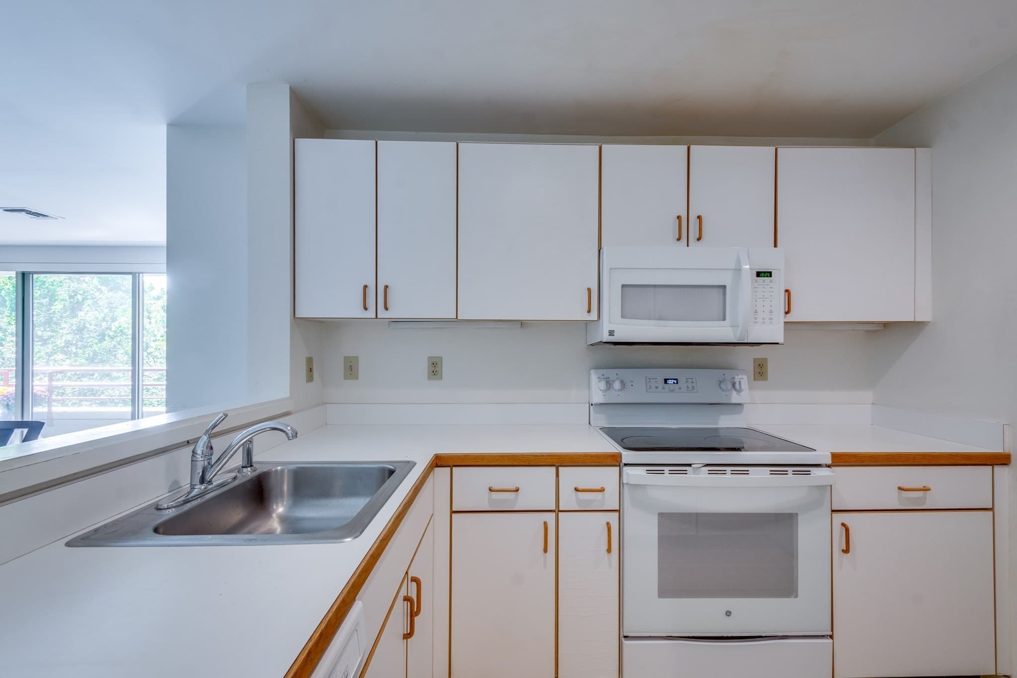 Condominium at 183 Oak Street # 308, Newton MA 02464, Newton, photo 10 of 23