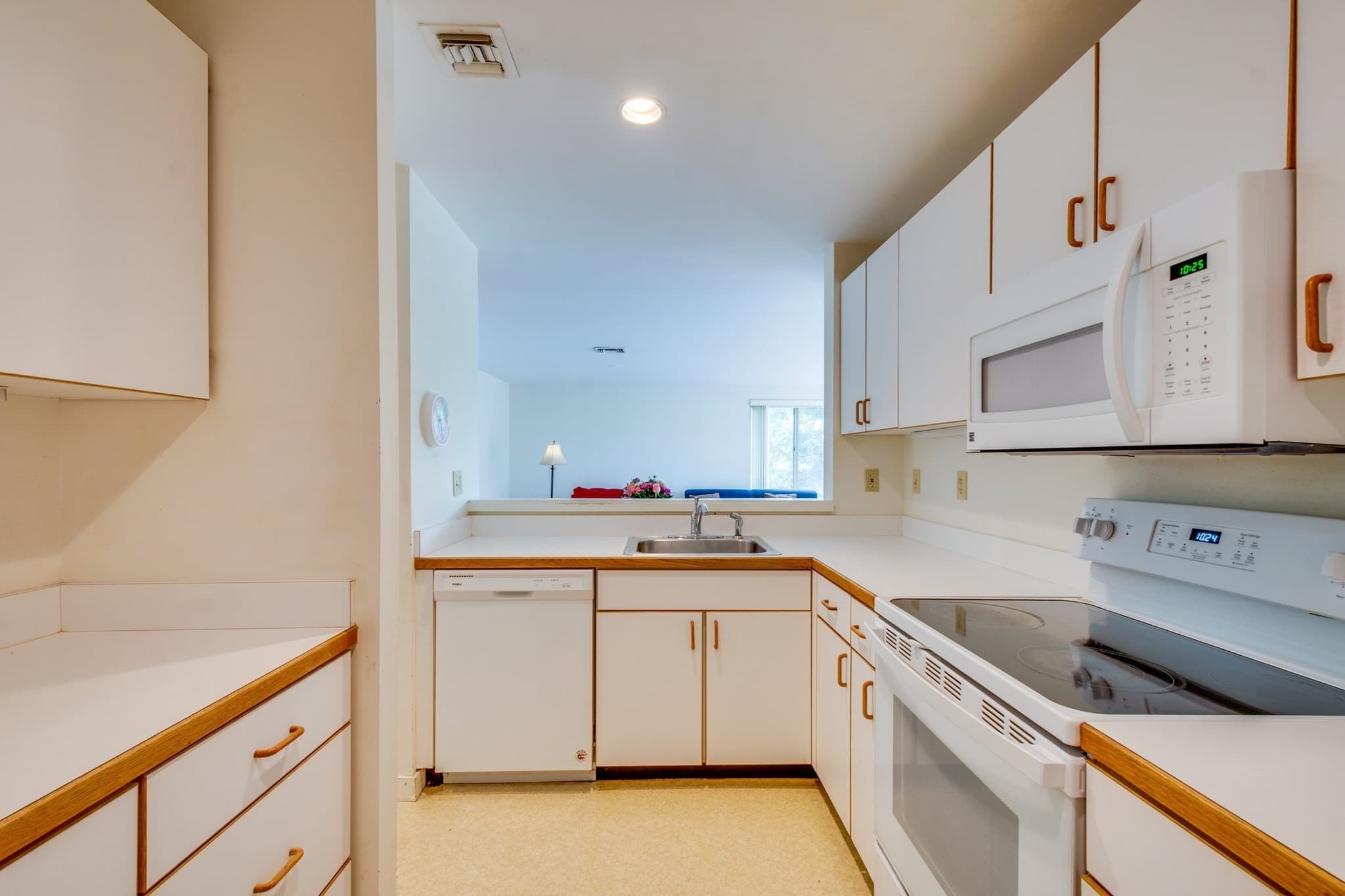 Condominium at 183 Oak Street # 308, Newton MA 02464, Newton, photo 11 of 23