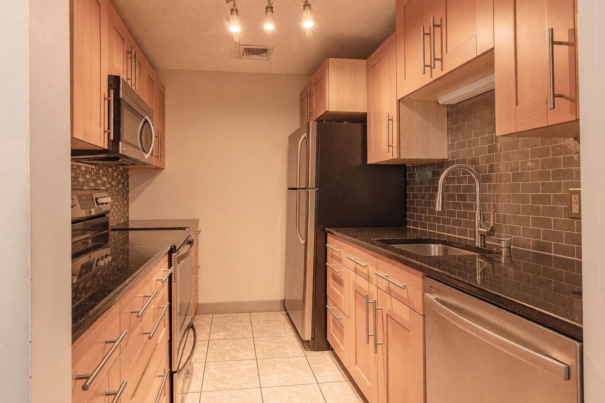 Condominium at 15 Bower Rd # D3, Quincy MA 02169, Quincy, photo 7 of 19