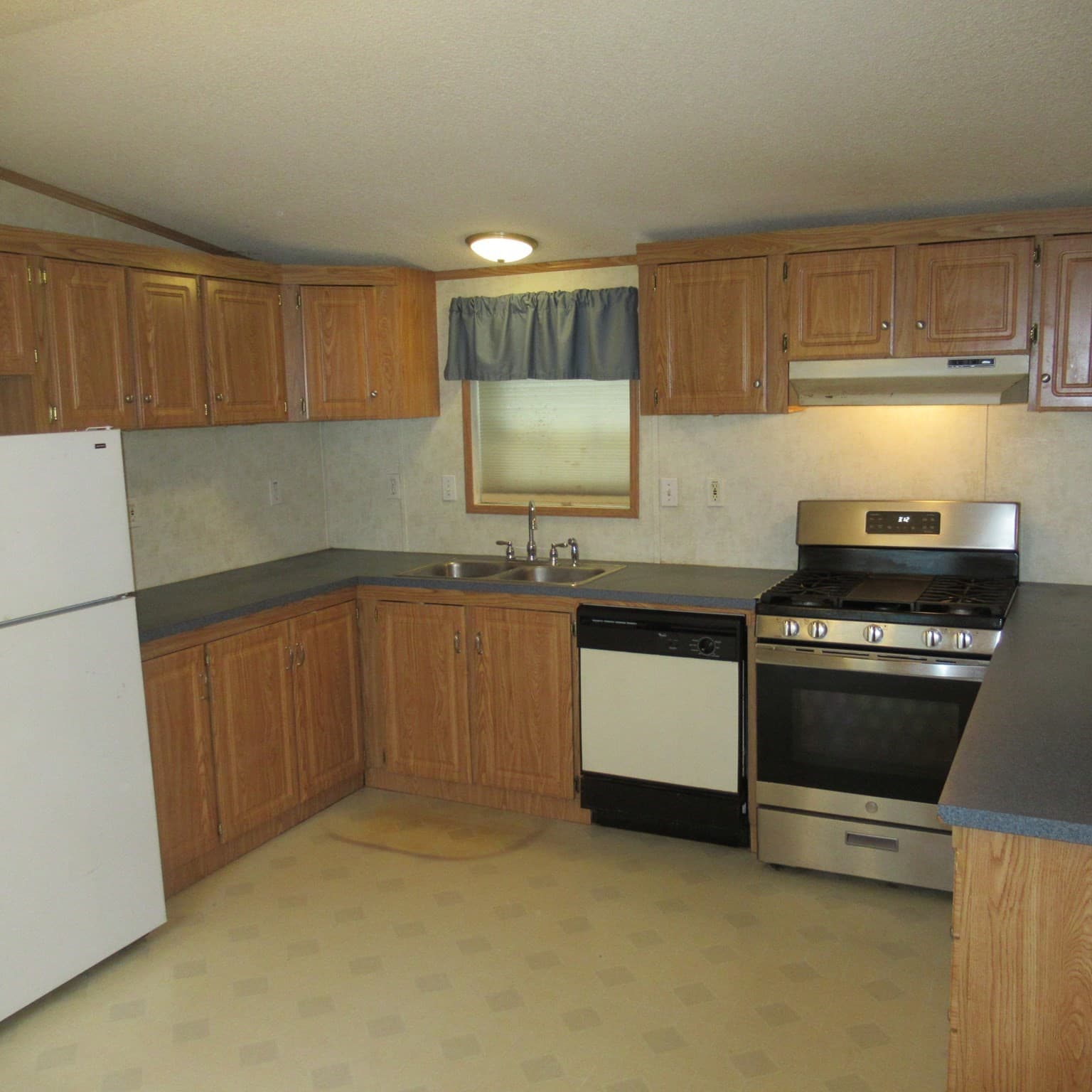 Mobile Home at 37 Mobile Ave # 37, Chelmsford MA 01824, Chelmsford, photo 7 of 29