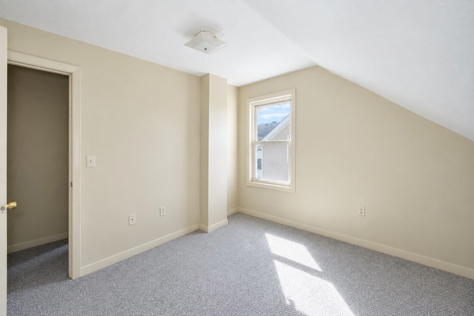 4 Family at 64 Tremont St, Fall River MA 02720, Fall River, photo 20 of 39