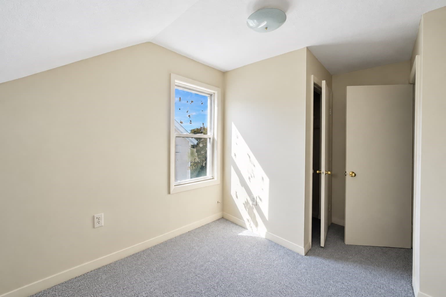 4 Family at 64 Tremont St, Fall River MA 02720, Fall River, photo 21 of 39