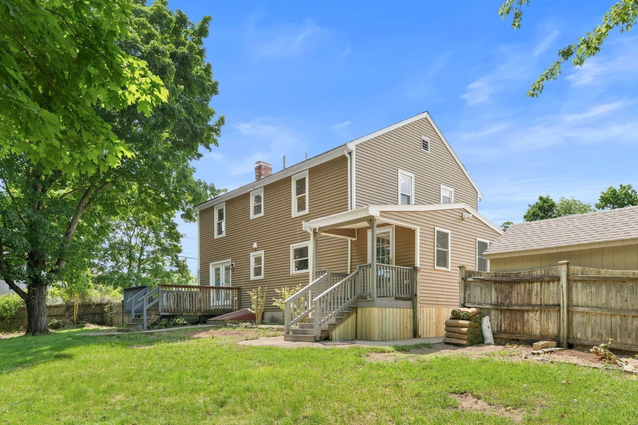 Single Family Residence at 5 Tuckoosa Cir, Bridgewater MA 02324, Bridgewater, photo 2 of 38