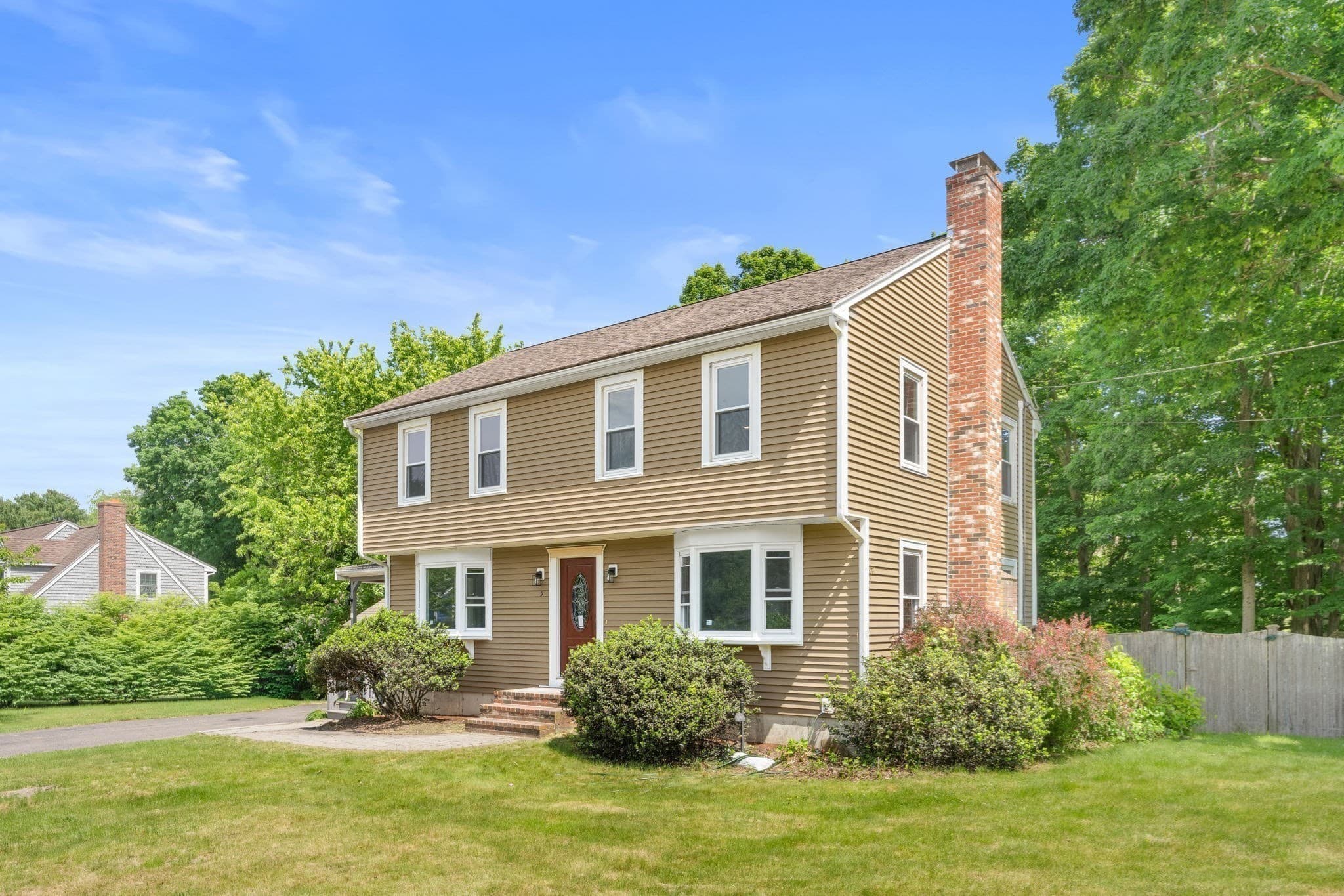 Single Family Residence at 5 Tuckoosa Cir, Bridgewater MA 02324, Bridgewater, photo 3 of 38