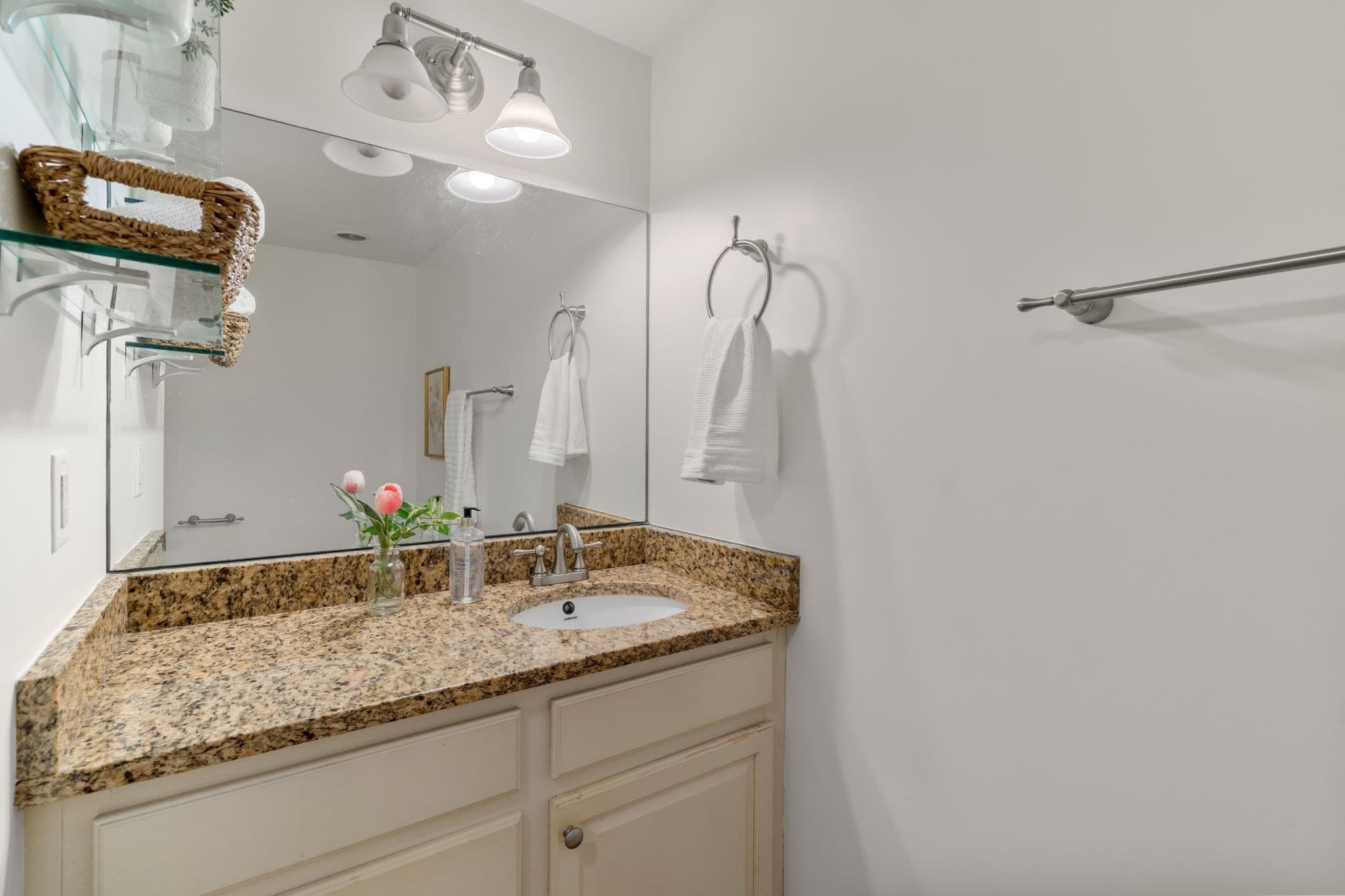 Condominium at 1163 Main St # 14, Waltham MA 02451, Waltham, photo 12 of 21