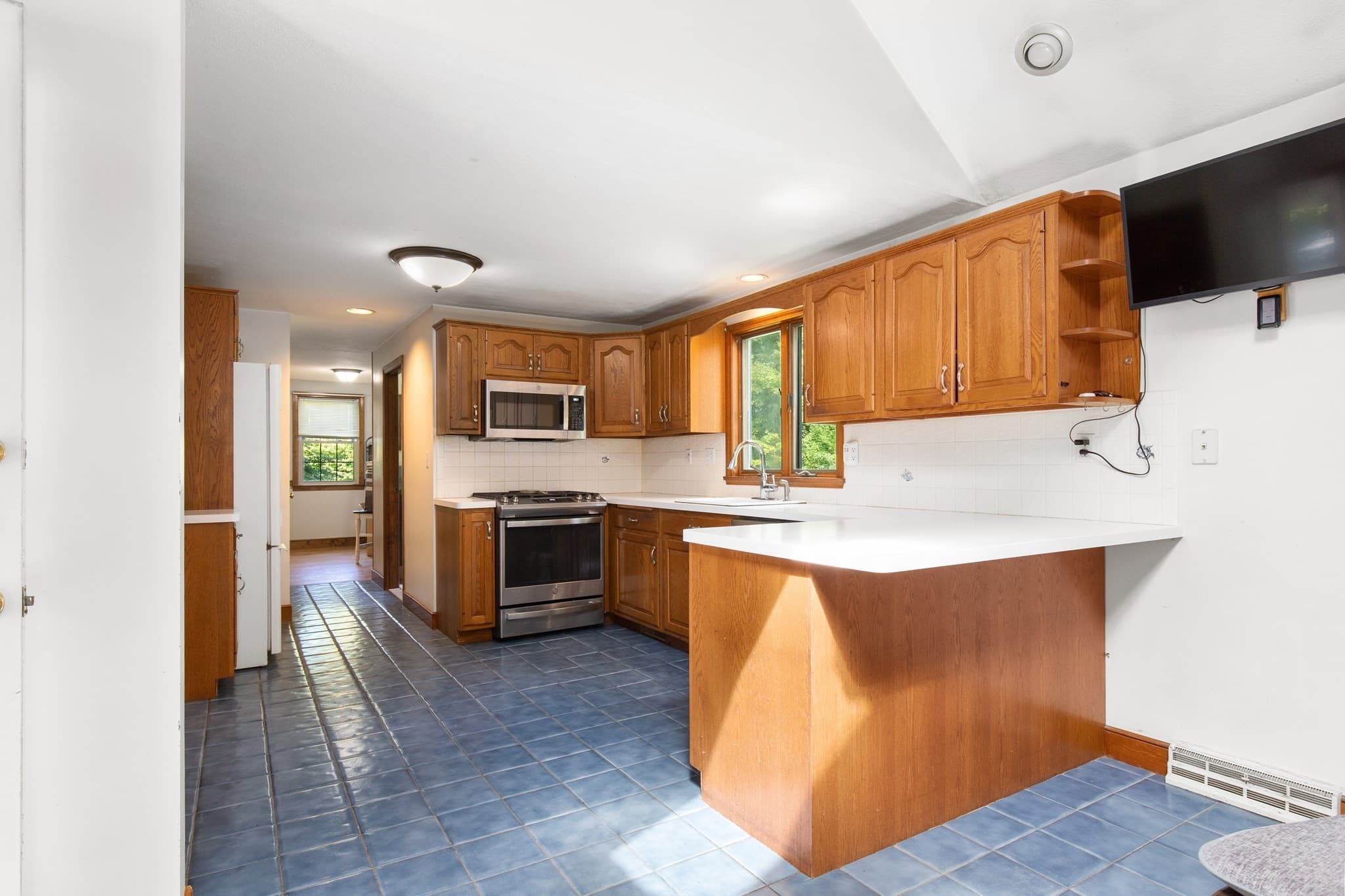 Single Family Residence at 15 Johnson Rd, Avon MA 02322, Avon, photo 2 of 25