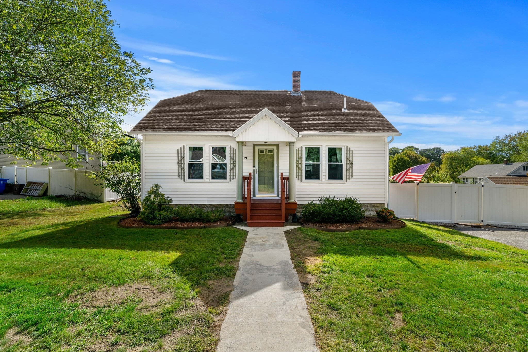 24 Lakeview Ave, Taunton MA 02780