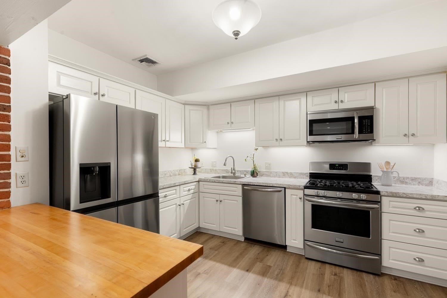 Condominium at 66 Haskell St, Beverly MA 01915, Beverly, photo 13 of 35