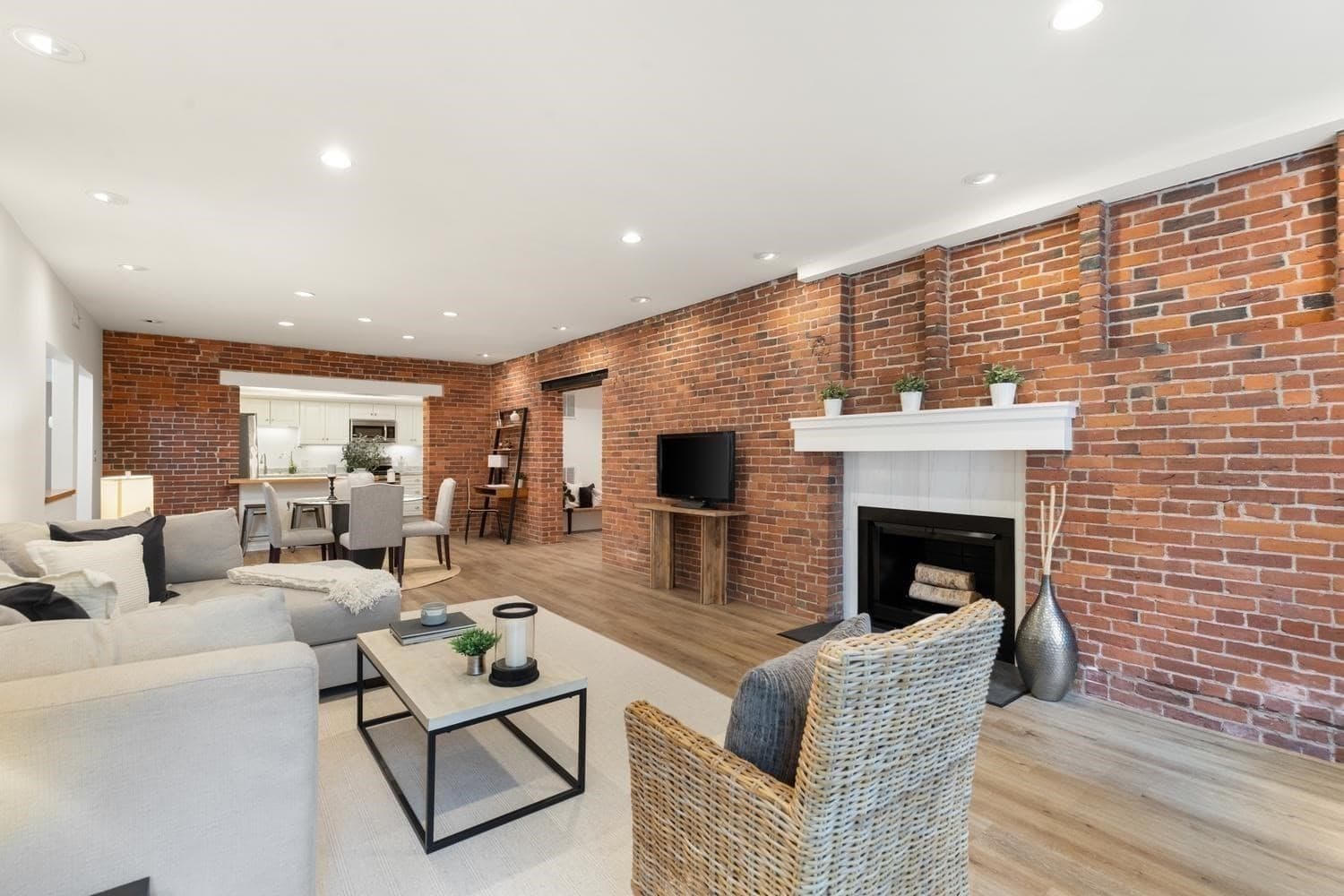 Condominium at 66 Haskell St, Beverly MA 01915, Beverly, photo 3 of 35