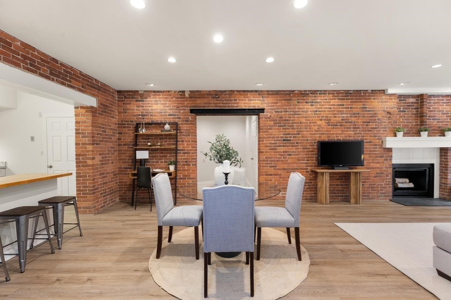 Condominium at 66 Haskell St, Beverly MA 01915, Beverly, photo 5 of 35
