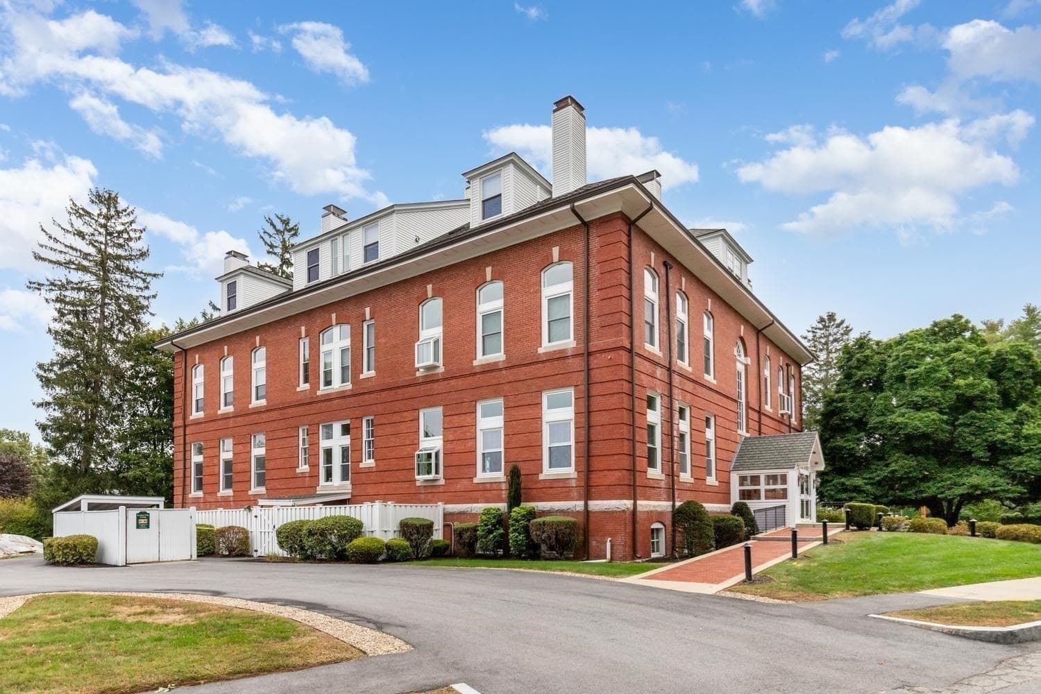 Condominium at 66 Haskell St, Beverly MA 01915, Beverly, photo 34 of 35