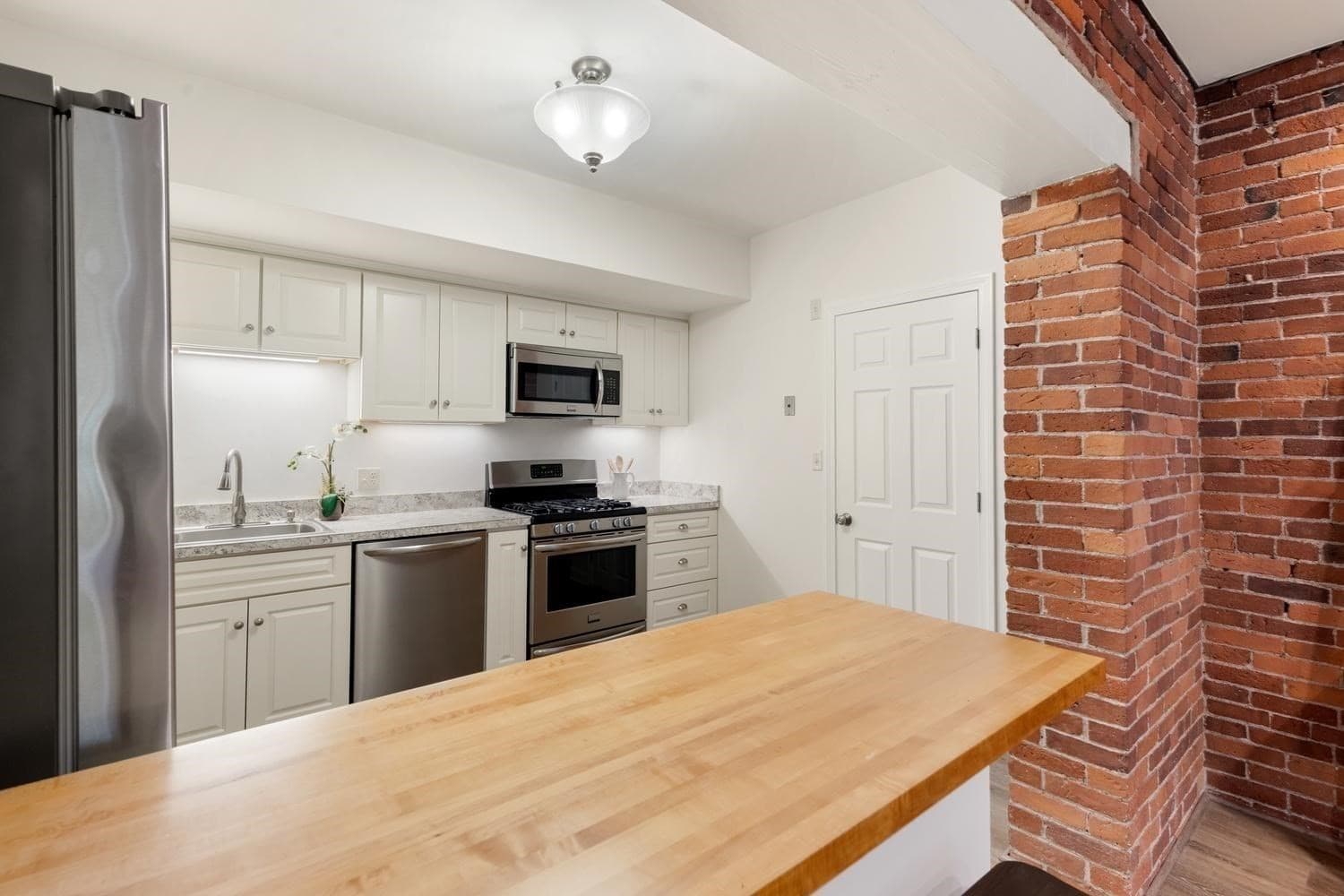 Condominium at 66 Haskell St, Beverly MA 01915, Beverly, photo 14 of 35