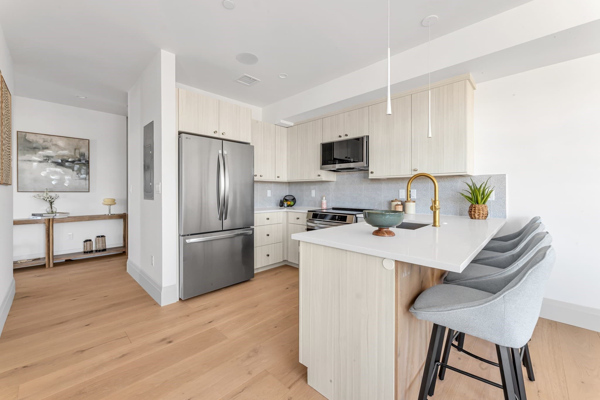 Condominium at 34 Oak Street # 102, Boston MA 02136, Boston, photo 7 of 35