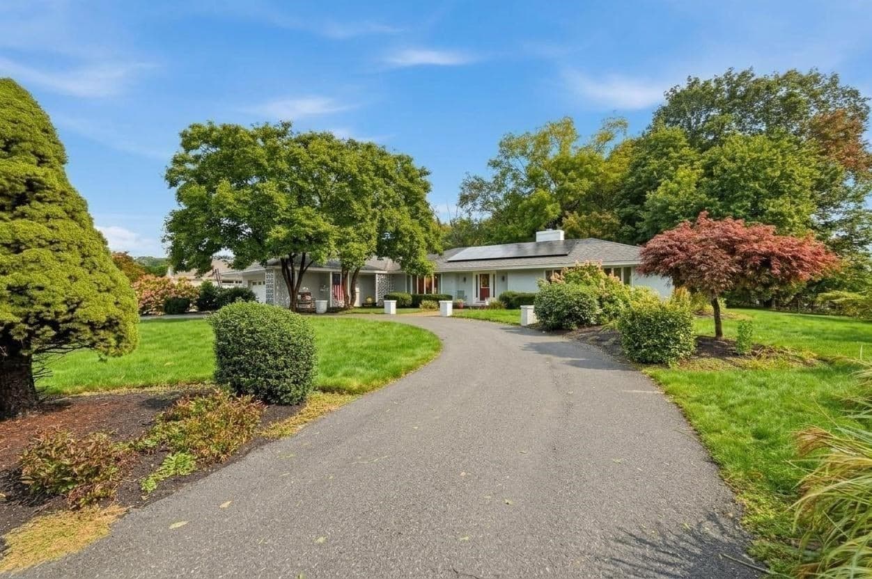 Single Family Residence at 83 Braemoor Road, Brockton MA 02301, Brockton, photo 2 of 33