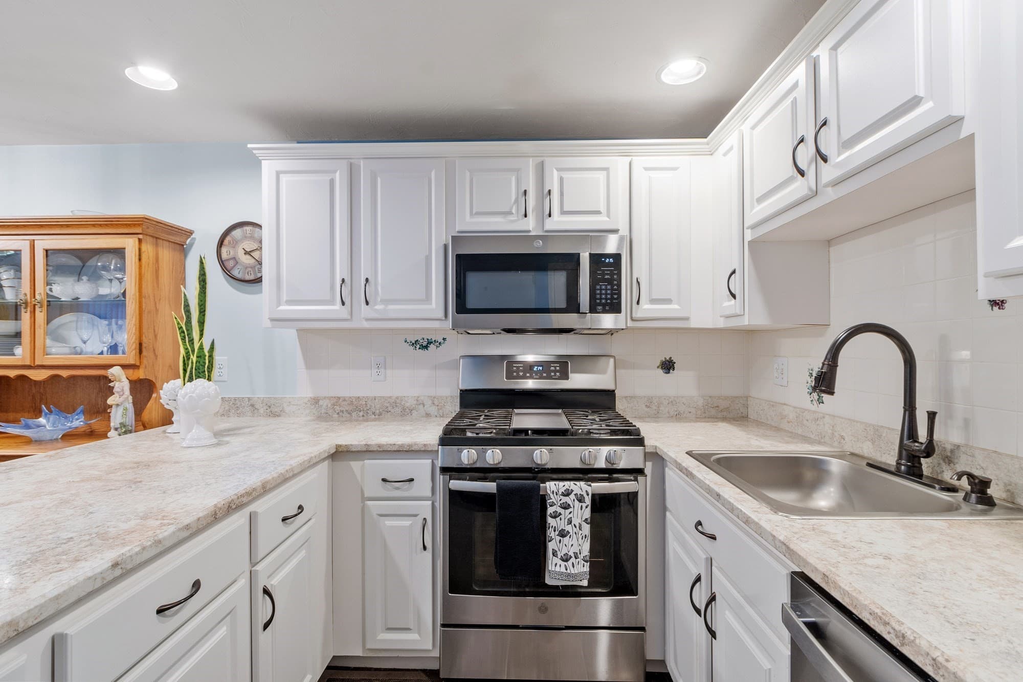 Condominium at 175 Littleton Road # B4, Chelmsford MA 01824, Chelmsford, photo 2 of 42