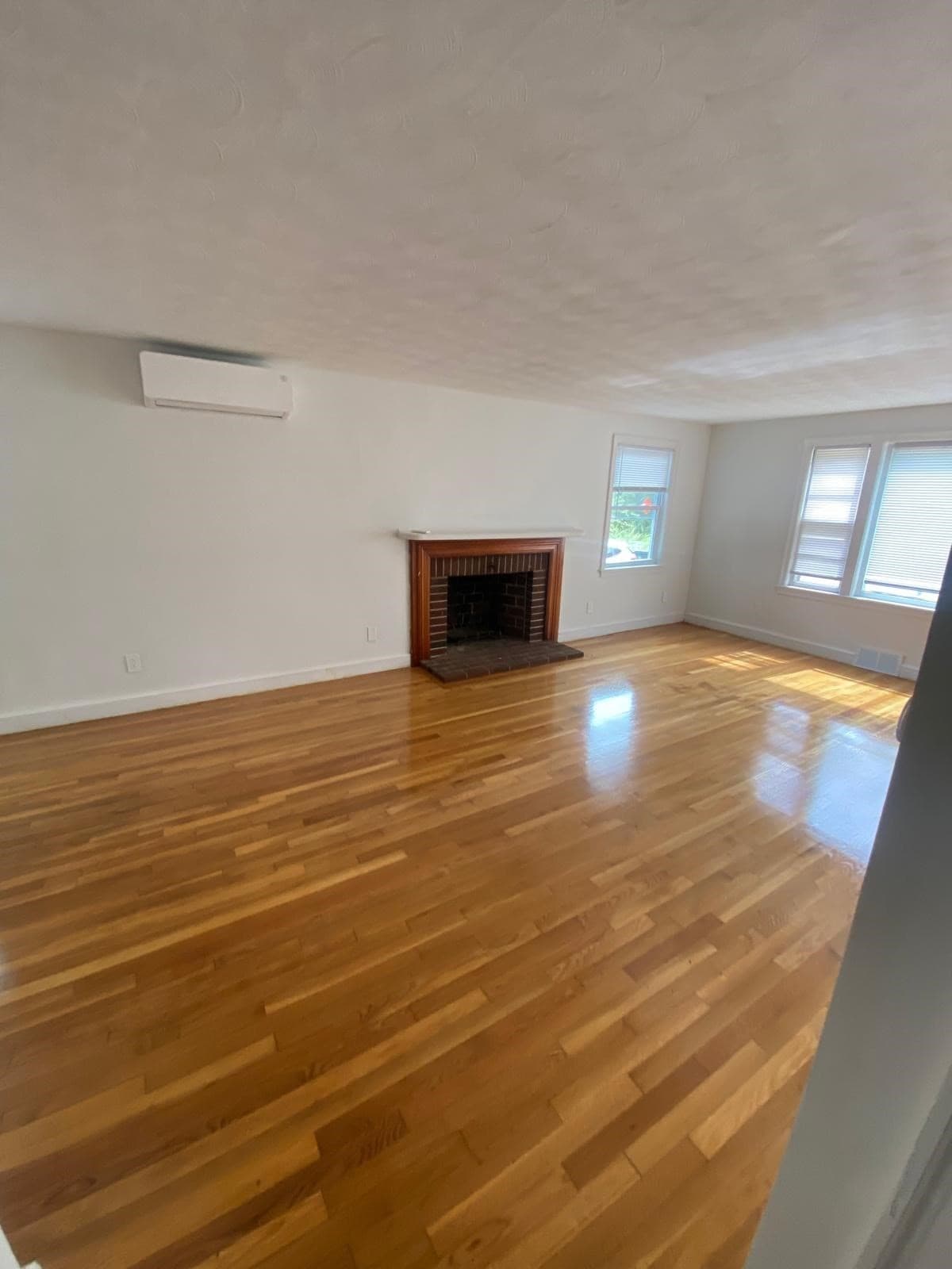 Single Family Residence at 266 Lowell St, Wilmington MA 01887, Wilmington, photo 4 of 29