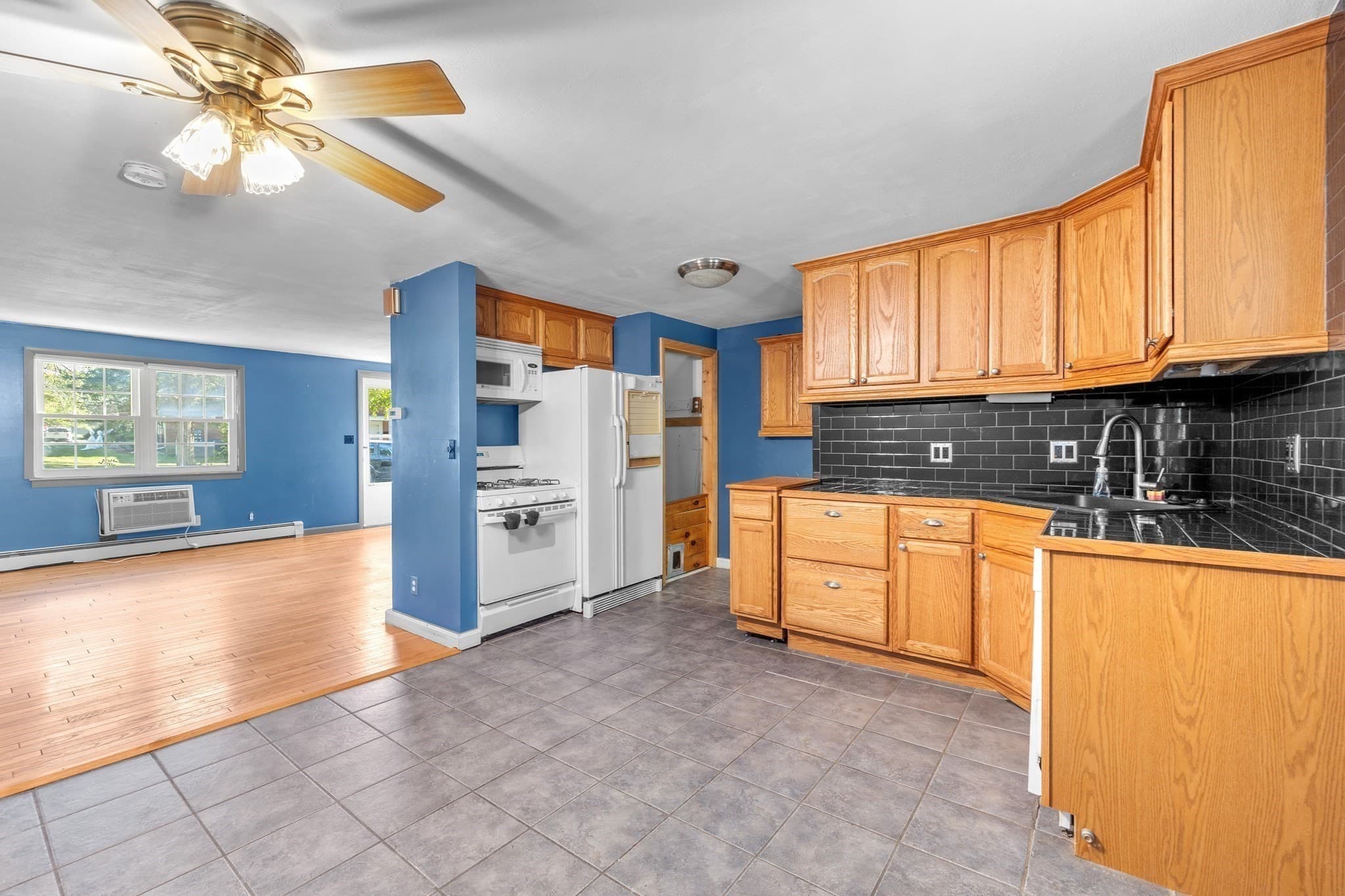 Condominium at 76 Jefferson St # 76, North Andover MA 01845, North Andover, photo 6 of 28