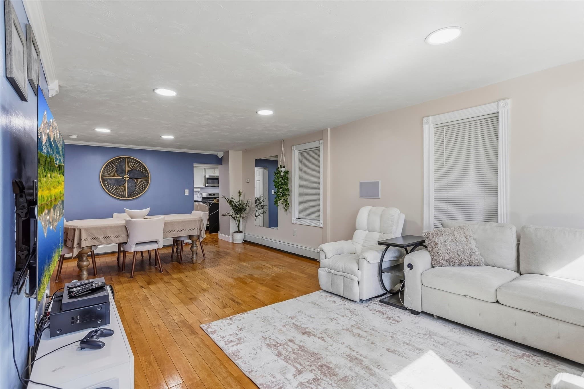 Single Family Residence at 2 Franklin Ave, North Attleboro MA 02760, North Attleboro, photo 3 of 27