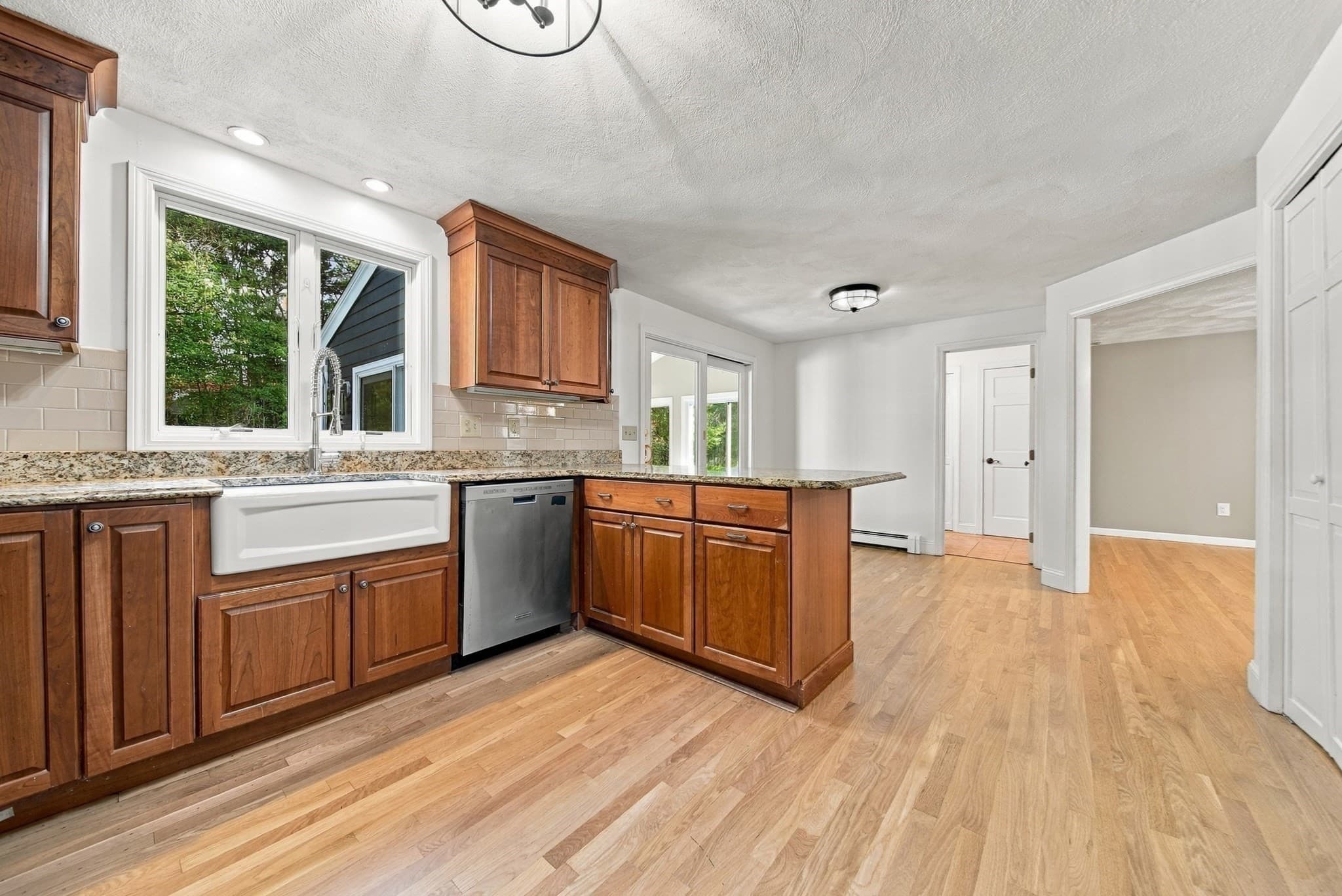 Single Family Residence at 197 Abbott Street, North Andover MA 01845, North Andover, photo 15 of 41
