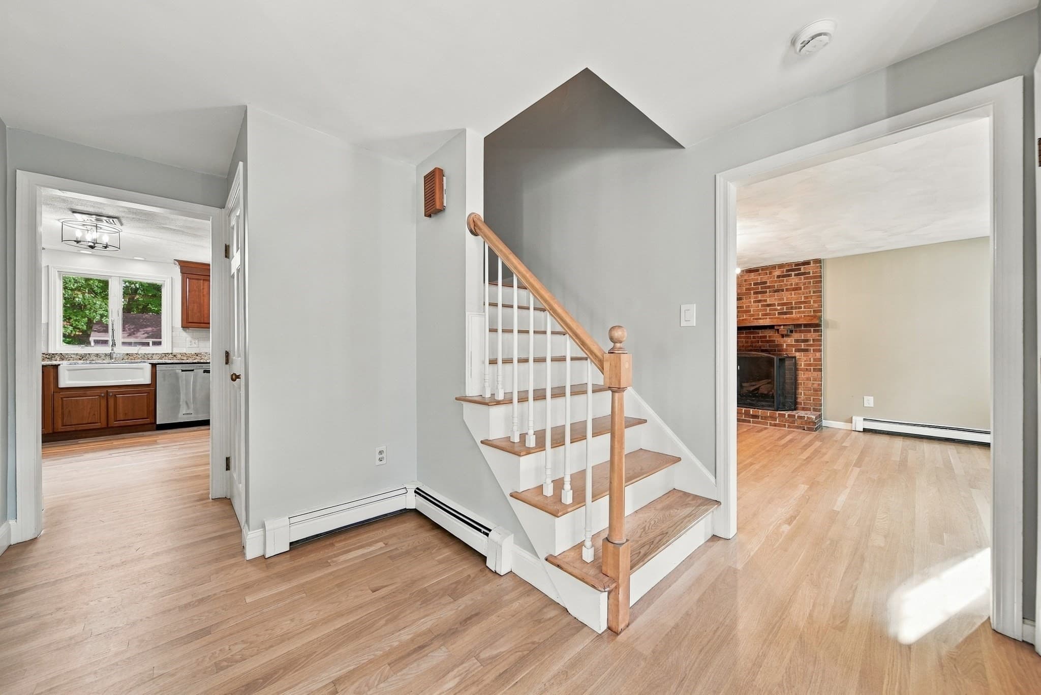 Single Family Residence at 197 Abbott Street, North Andover MA 01845, North Andover, photo 8 of 41
