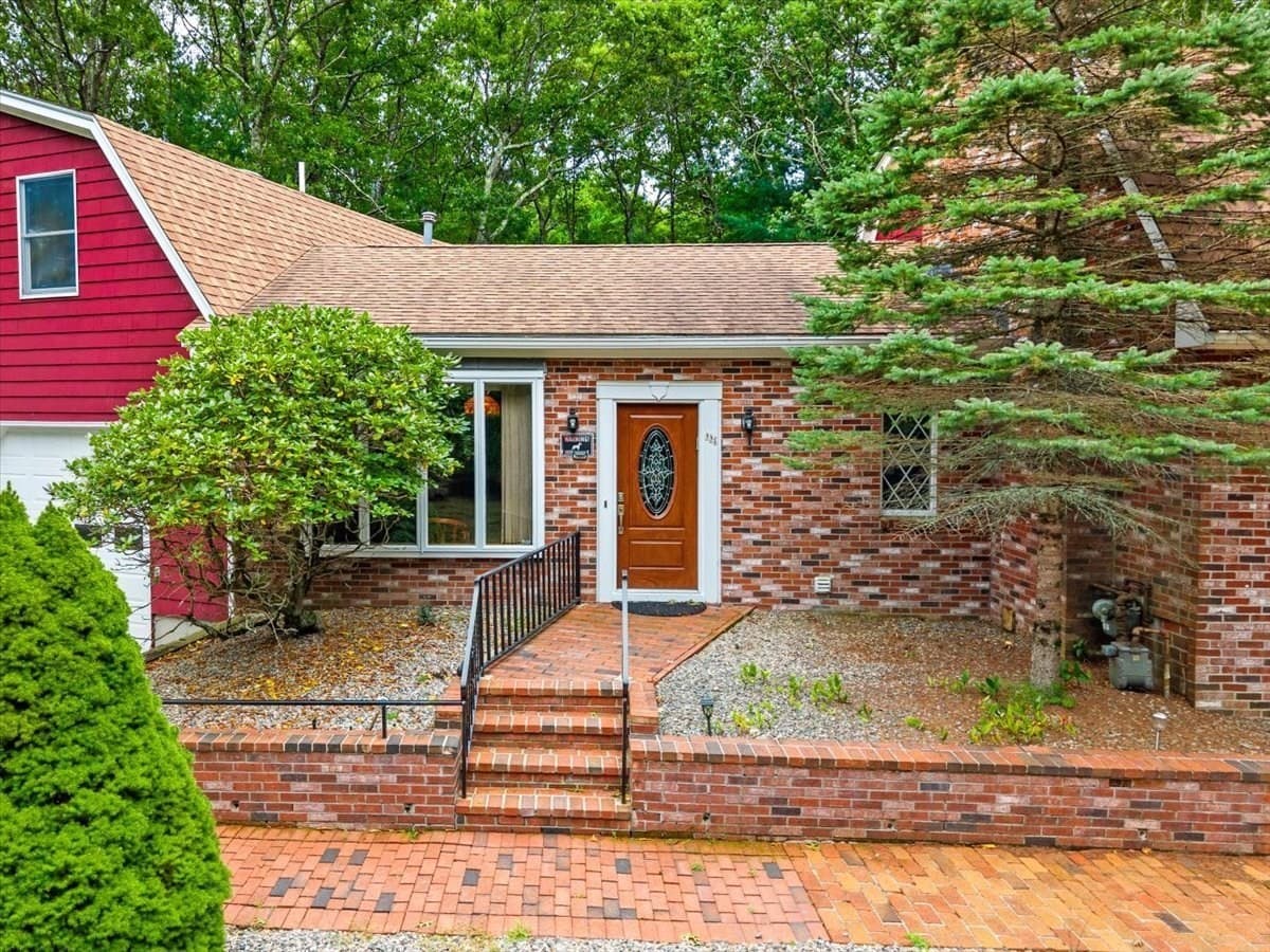 Single Family Residence at 331 Mountain St, Sharon MA 02067, Sharon, photo 3 of 42