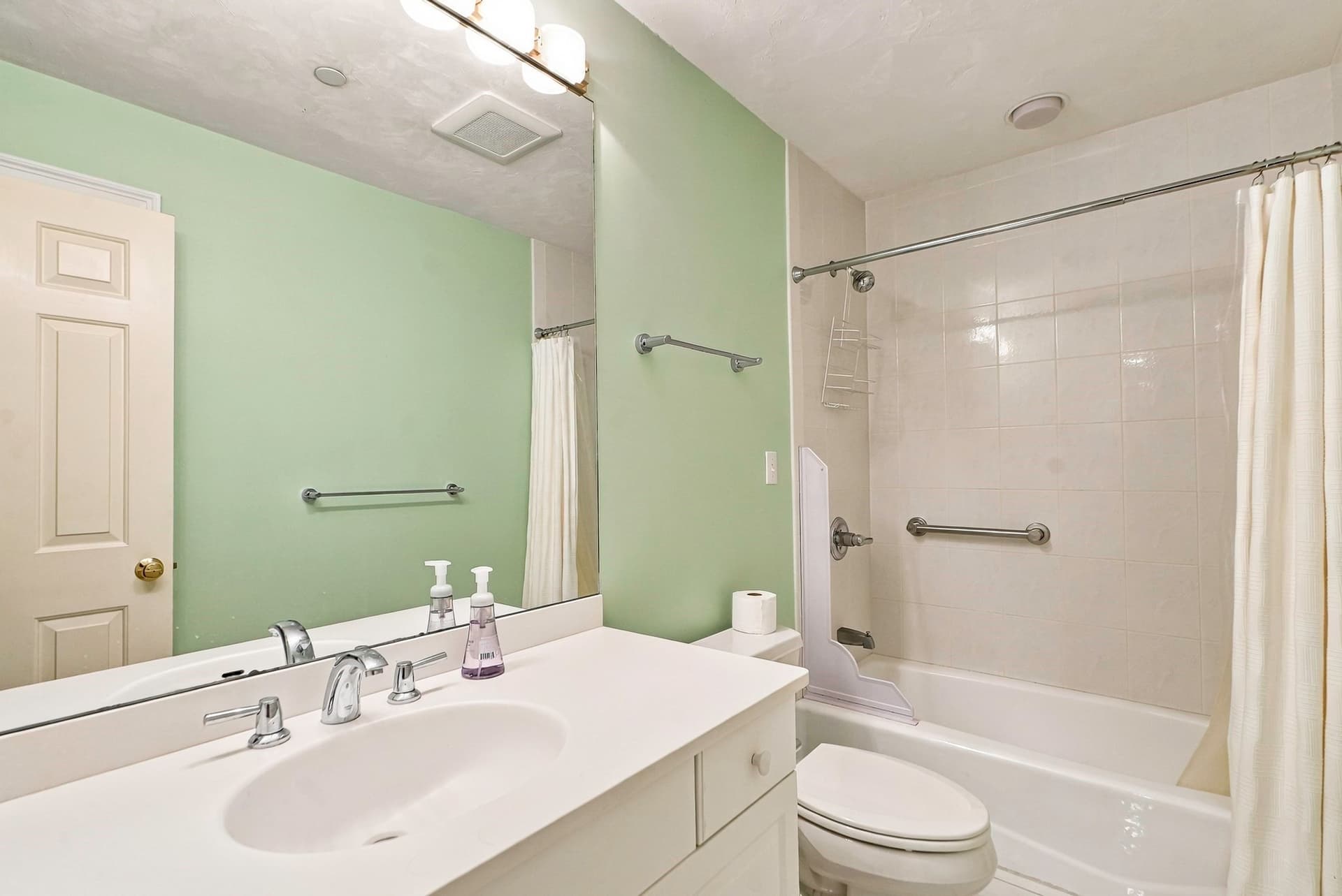Condominium at 104 Dahlia Drive # 104, Wayland MA 01778, photo 17 of 26