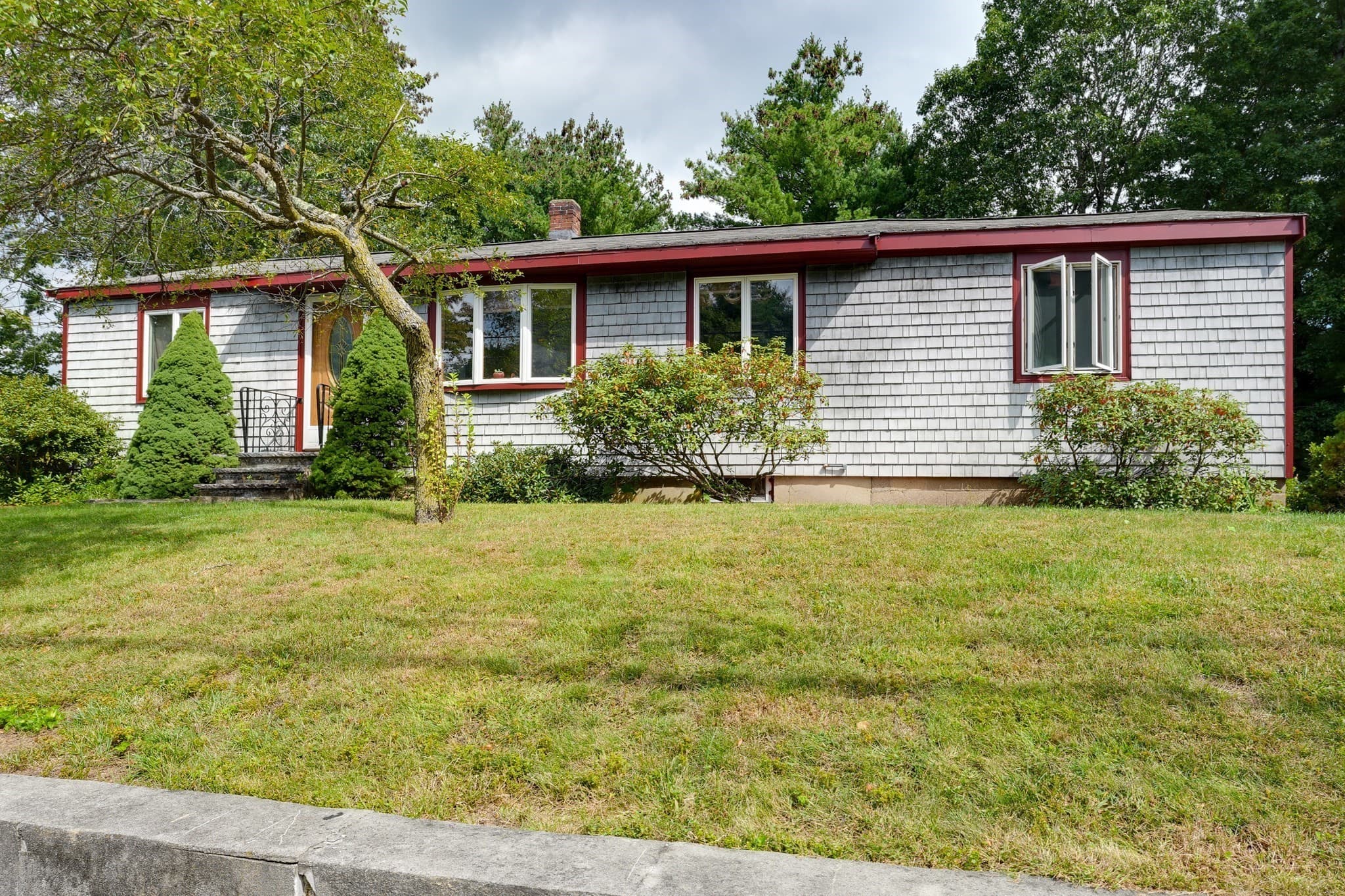 Single Family Residence at 3 Old Colony Rd, Burlington MA 01803, Burlington, photo 2 of 25