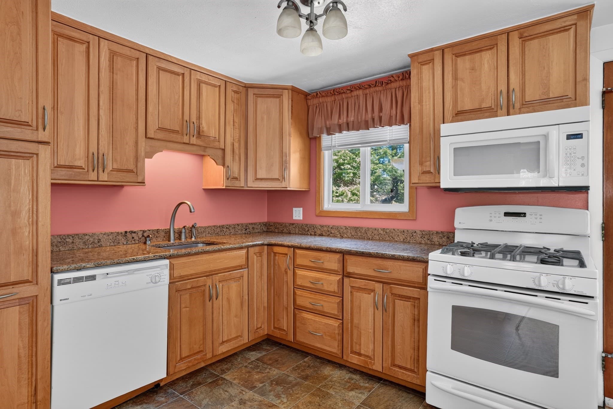 Single Family Residence at 3 Old Colony Rd, Burlington MA 01803, Burlington, photo 14 of 25