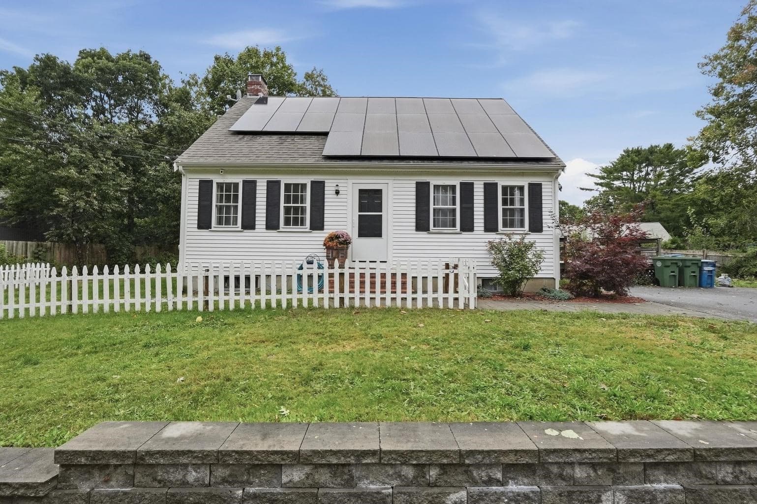 19 Louise Ln, Falmouth MA 02540