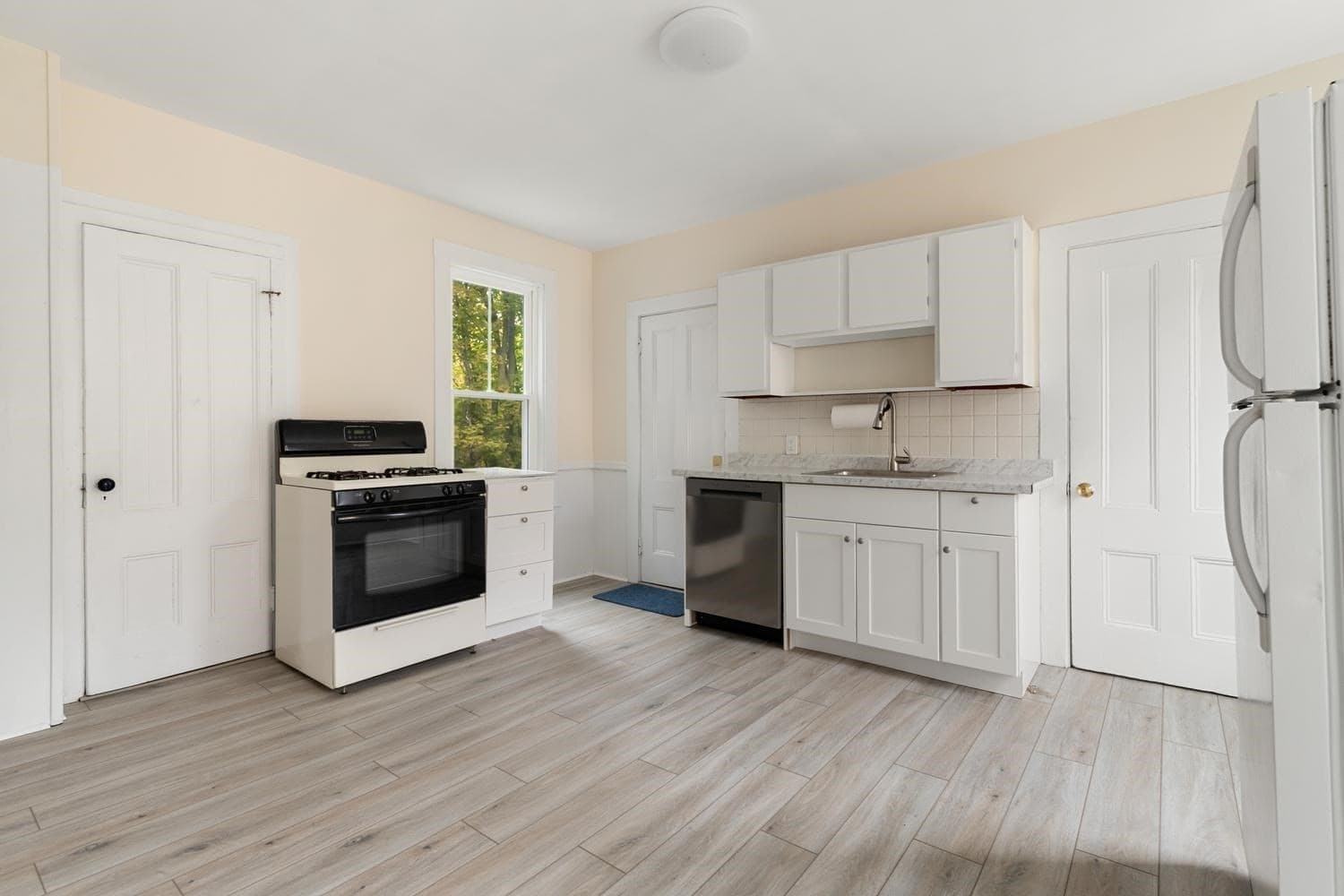 3 Family at 286 Albion St, Wakefield MA 01880, Wakefield, photo 9 of 42