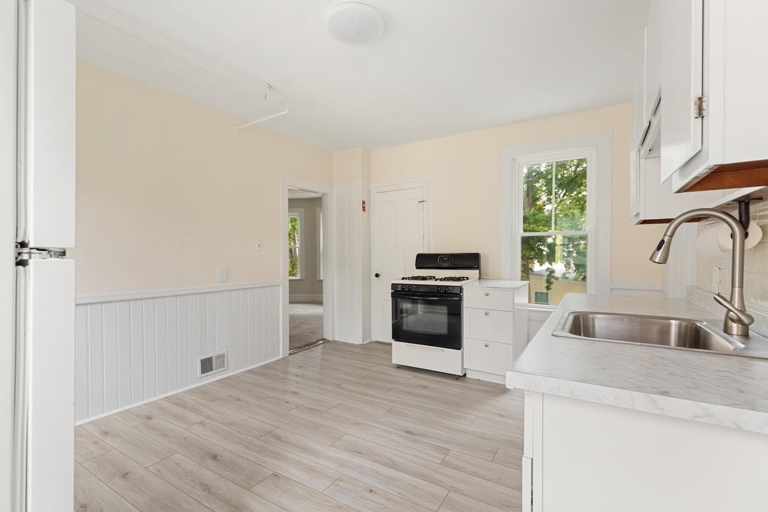 3 Family at 286 Albion St, Wakefield MA 01880, Wakefield, photo 11 of 42