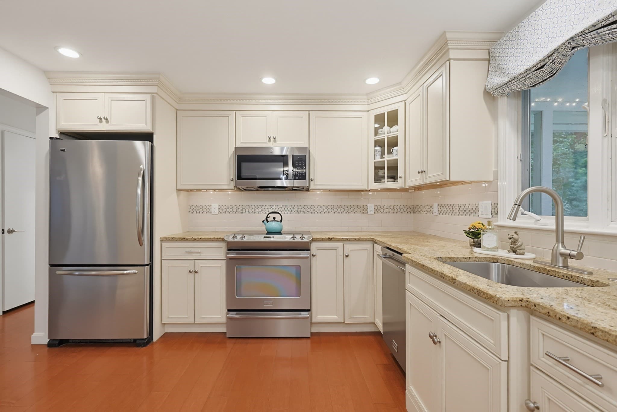 Single Family Residence at 45 Surrey Dr, Mansfield MA 02048, Mansfield, photo 9 of 39