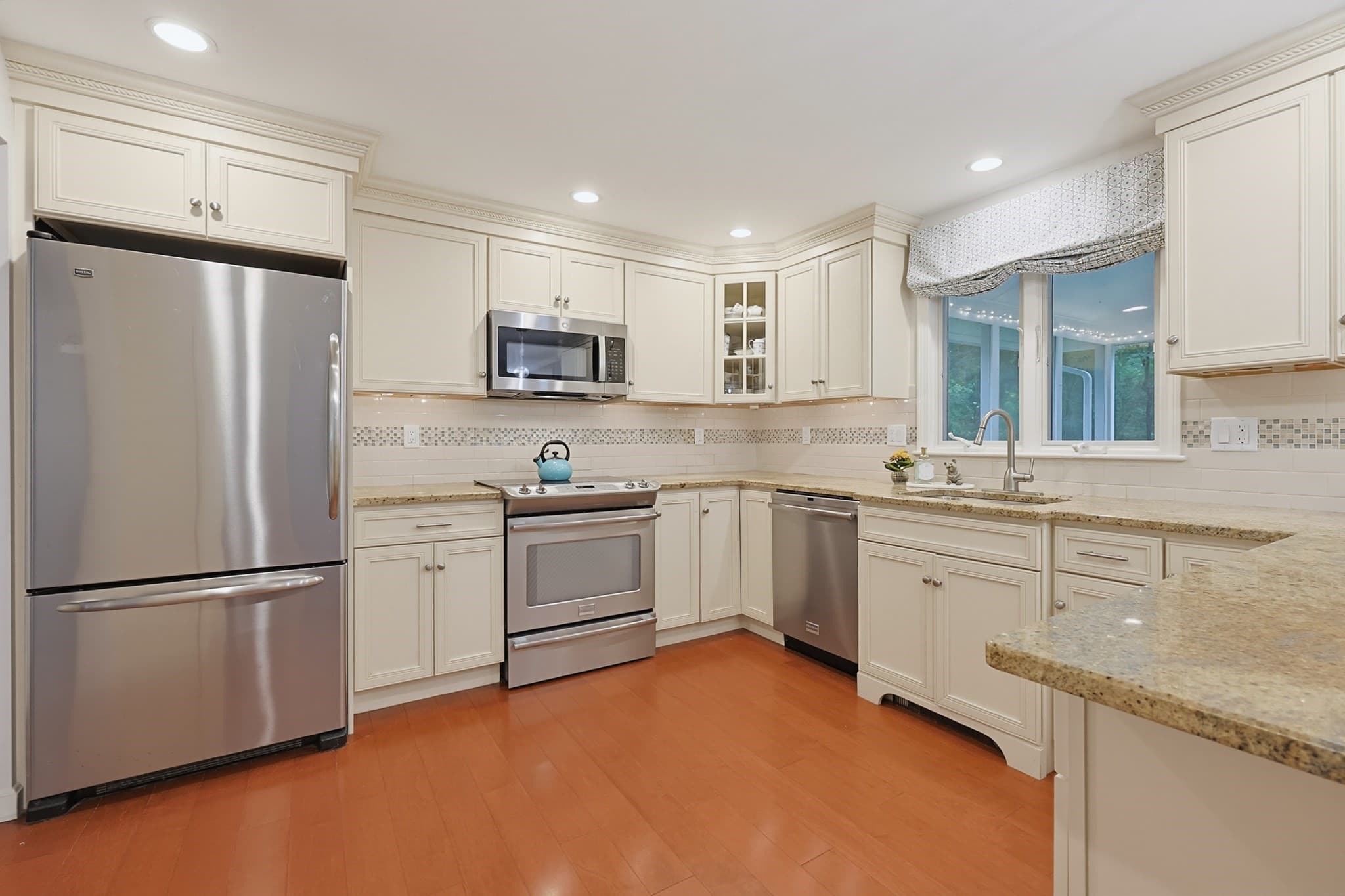 Single Family Residence at 45 Surrey Dr, Mansfield MA 02048, Mansfield, photo 8 of 39