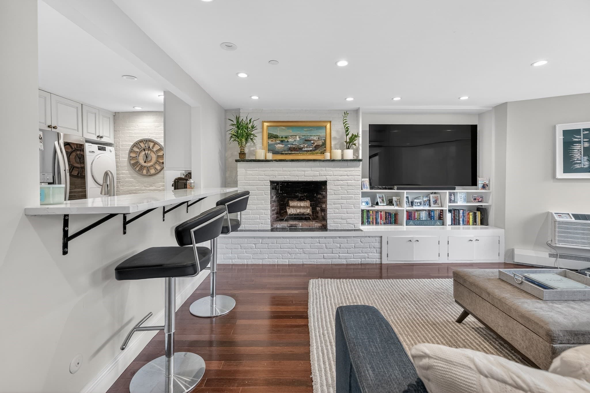 Condominium at 34 Hancock St. # 4A, Boston MA 02114, Boston, photo 6 of 17