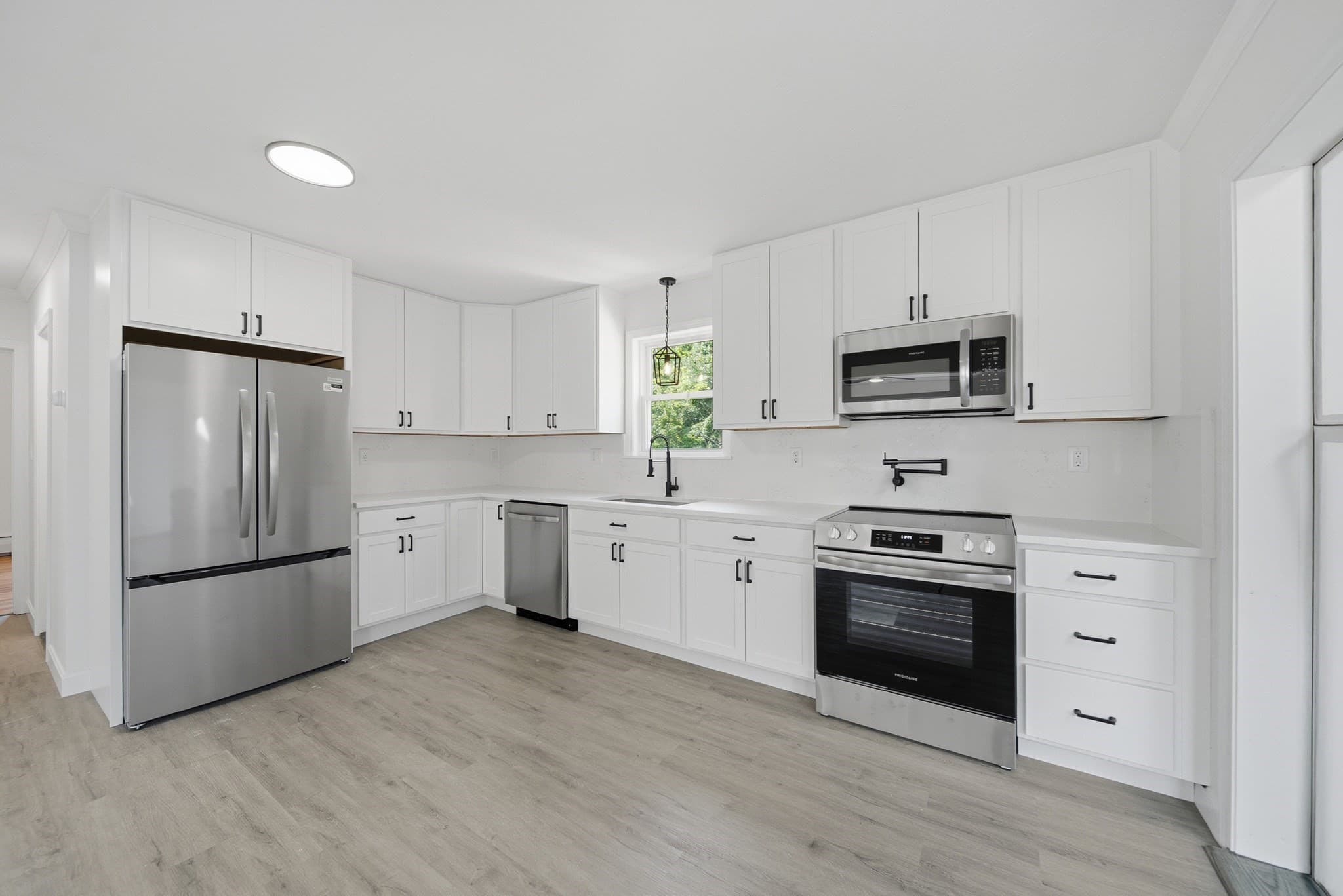 Single Family Residence at 6 Sterling St, Leicester MA 01524, Leicester, photo 2 of 41