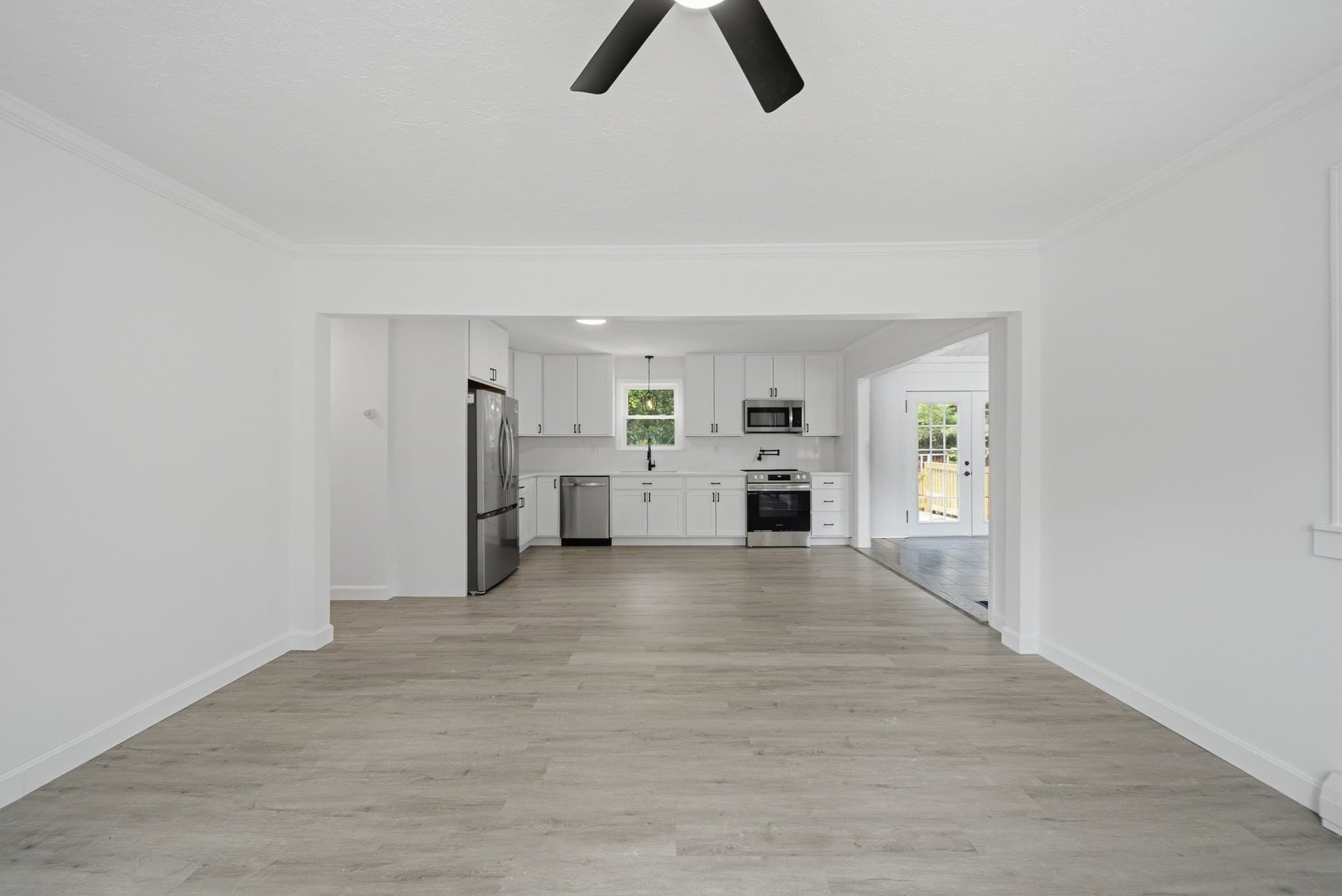 Single Family Residence at 6 Sterling St, Leicester MA 01524, Leicester, photo 6 of 41