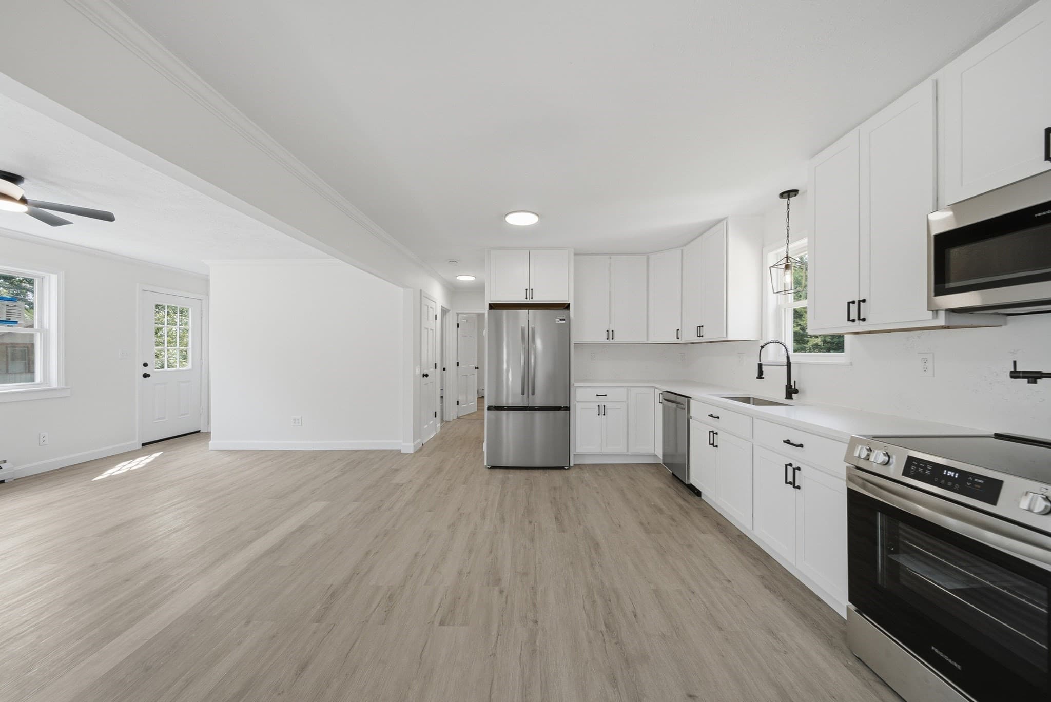Single Family Residence at 6 Sterling St, Leicester MA 01524, Leicester, photo 4 of 41